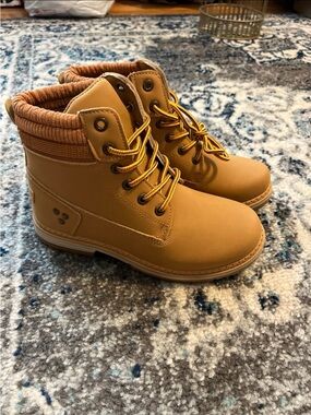 Women's Tan Lace-Up Ankle Boots - Sturdy Everyday Style